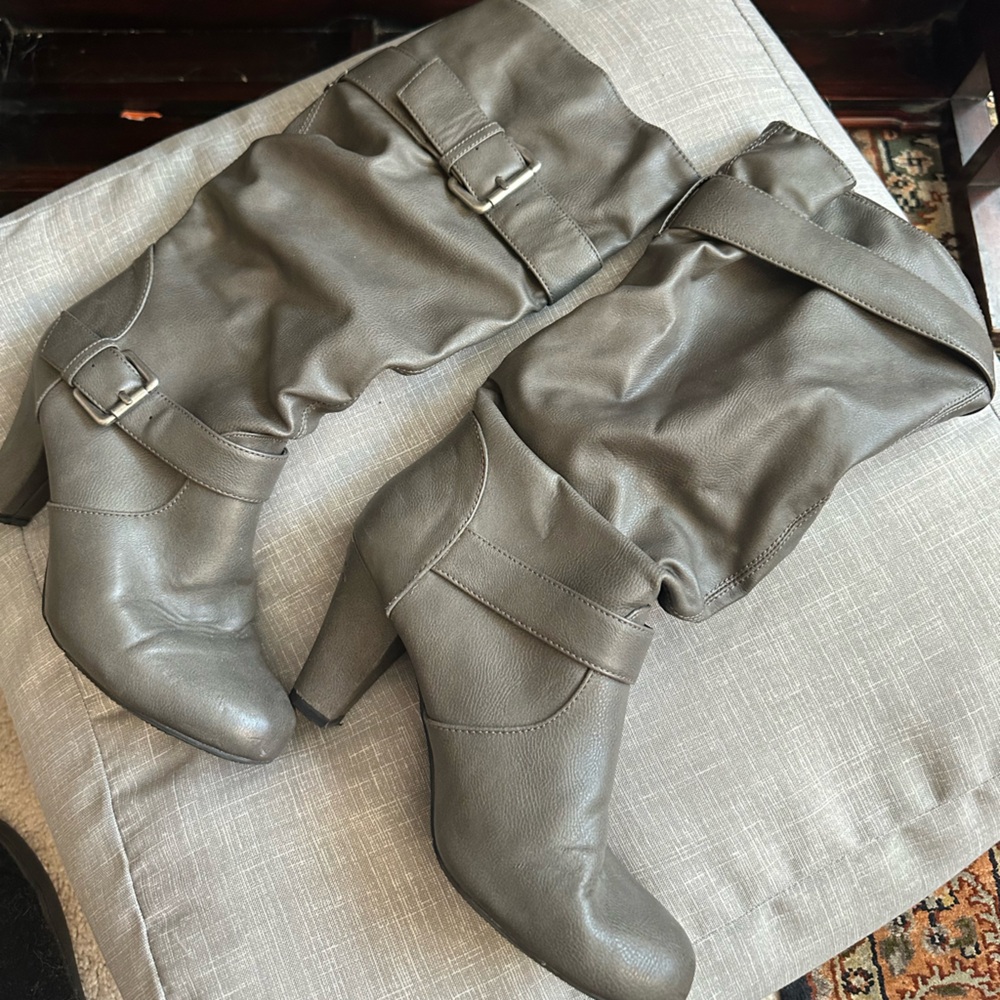 Stylish Gray Women's Boots